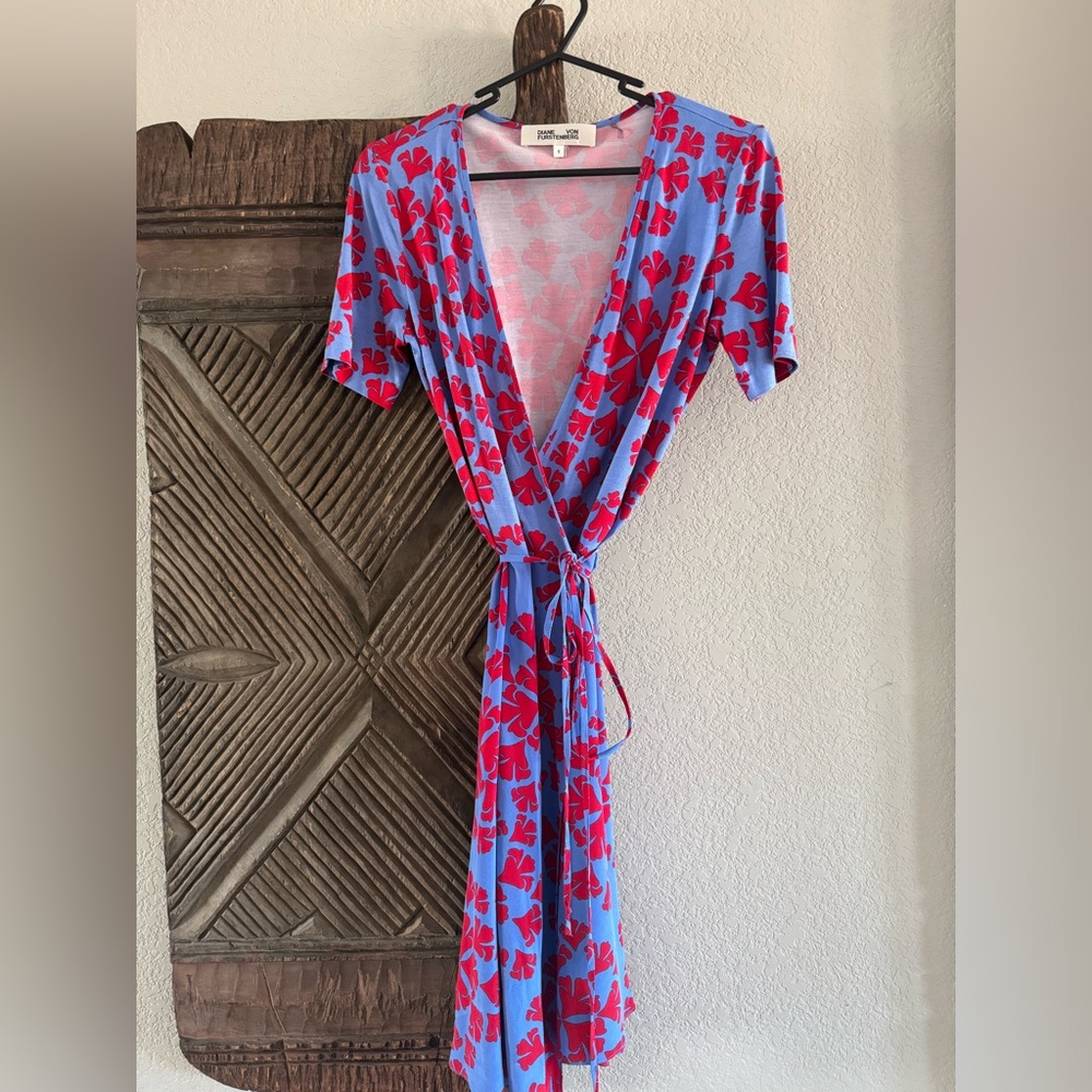 Diane Von Furstenberg DVF 100% silk wrap dress